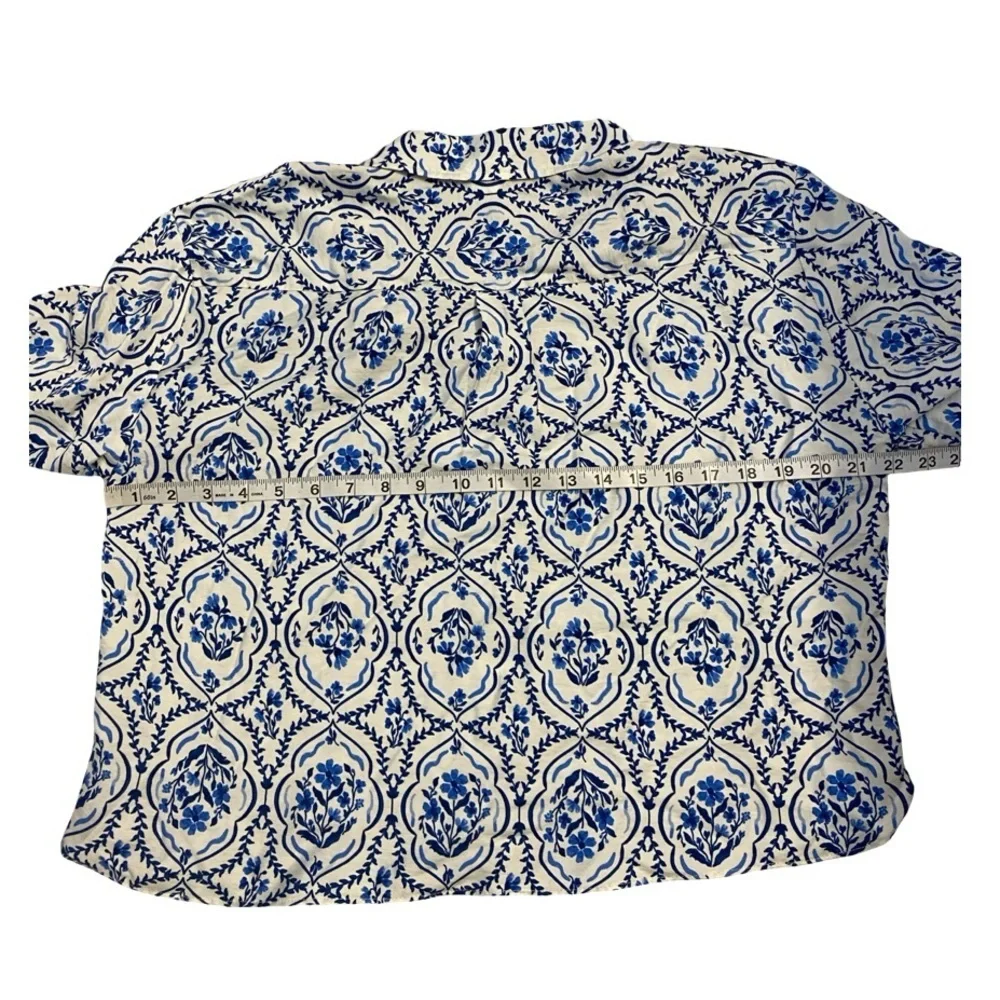 H&M Blue And White Patterned Short Sleeved Twill Button Down Shirt Size Small - Picture 12 of 15